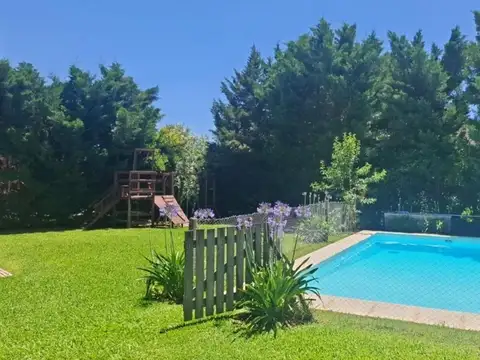 Casa 4 ambientes con 2 baños