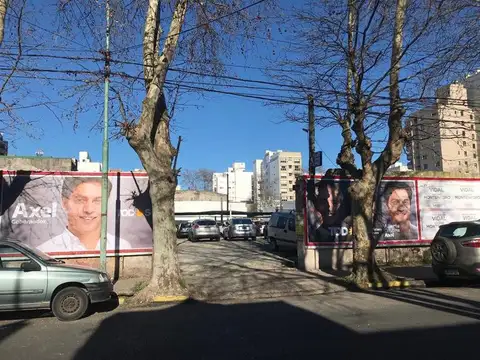 4 LOTES EN IMPORTANTE MANZANA.