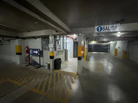 VENTA - COCHERA SOBRE AV. PELLEGRINI - TRIBUNALES