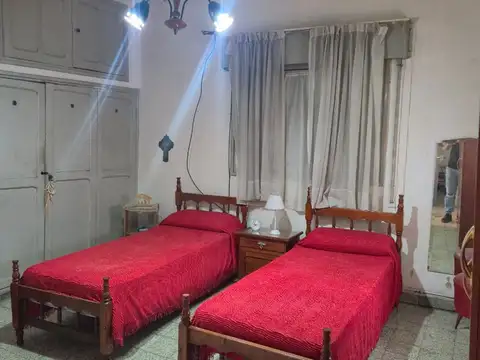 Casa 5 ambientes con 1 baño