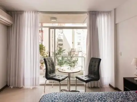 Monoambiente con balcón