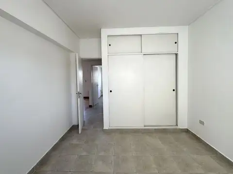 Amplio departamento de 2 dormitorios con gran balcón y excelente luminosidad