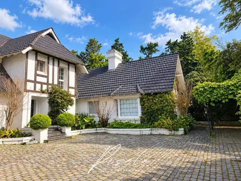 Casa en Venta con 6 cocheras