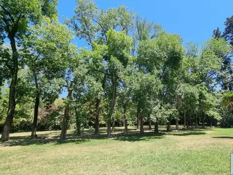 Gran fracción con chalet en venta en La Lonja, Pilar, sobre  la calle Ramos Mejía