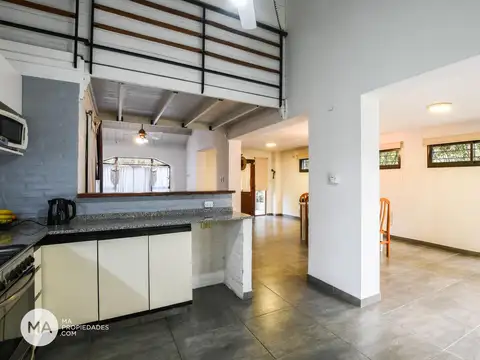 Casa 5 ambientes con 2 baños