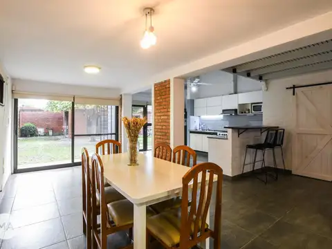 Casa 5 ambientes con 2 baños