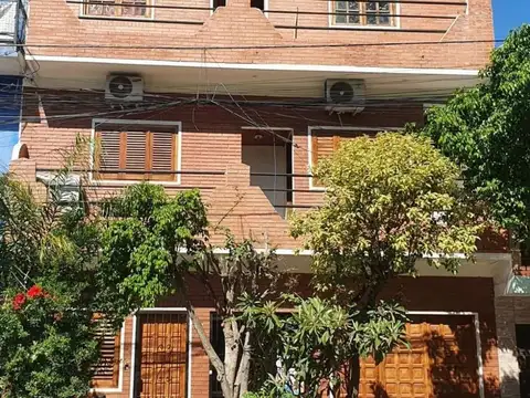 VENTA CASA DE 3 PLANTAS CON 8 DEPARTAMENTOS