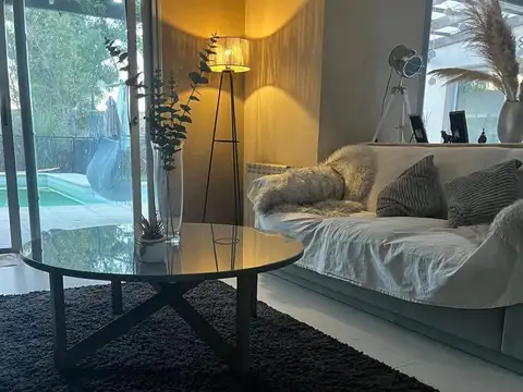 Casa en Venta con 4 cocheras