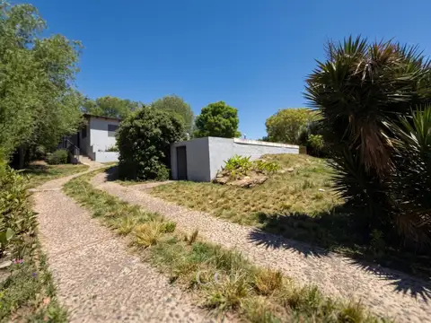 Casa 6 ambientes con 2 baños