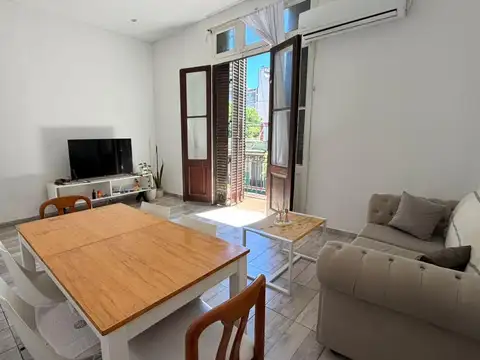 ALQUILER tipo ph primer piso por escalera sin expensas.