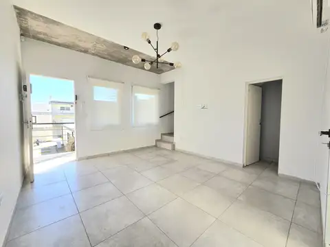 21 y 462 Lincoln Park. Duplex 2 Dormitorios. Cochera, piscina. Gimansio, Spa. Muy bueno 