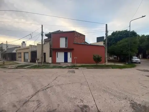 Venta de casa 3 dorm y cochera en m. selva