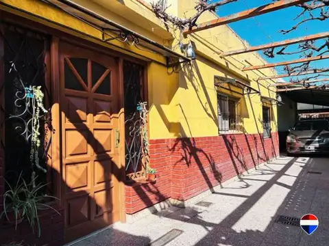 Casa 5 ambientes con 2 baños