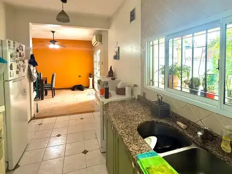 Casa 4 ambientes con 2 baños