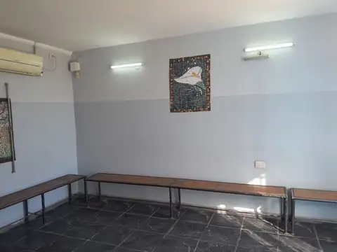 Oficina 10 ambientes con 4 baños