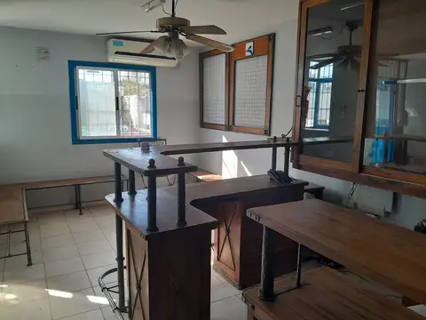 Consultorio/Oficinas 176m2 cubiertos Villa Krause