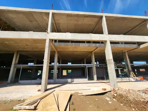 VENTA DE LOCAL COMERCIAL EN CARDINAL SHOPPING PILAR DEL ESTE