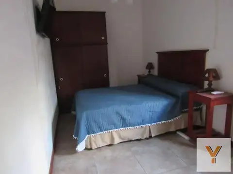Casa en venta - 2 Dormitorios 1 Baño - 363mts2 - Chivilcoy