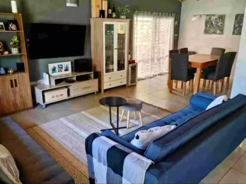 Casa en Venta con 2 cocheras