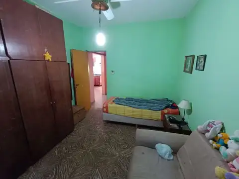 Casa 7 ambientes con 2 baños