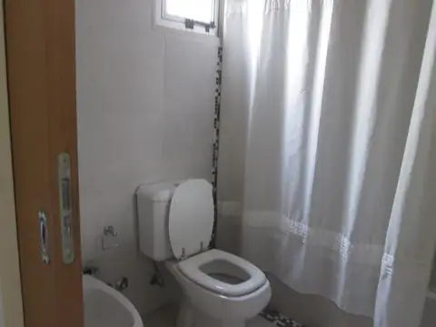 1 AMB.GRANDE DIVISIBLE (EXCEL.CATEGORIA DE CONSTRUCCION) BALCON CALLE