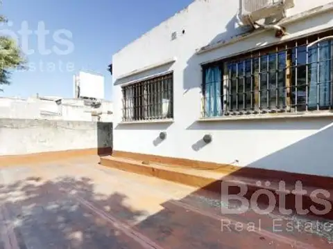 Casa 10 ambientes con 3 baños