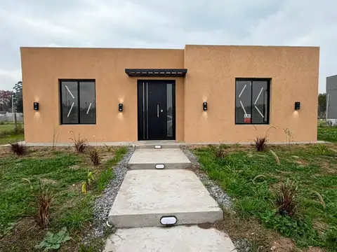 CASA EN VENTA - INGENIERO MASCHWITZ