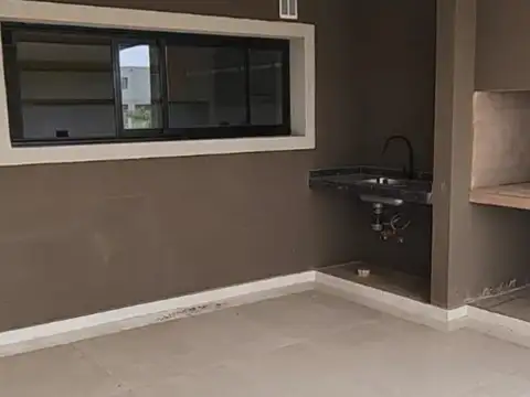 Casa 6 ambientes con 2 baños