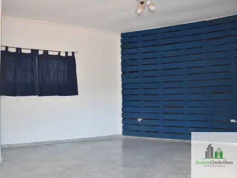 Casa 8 ambientes con 2 baños