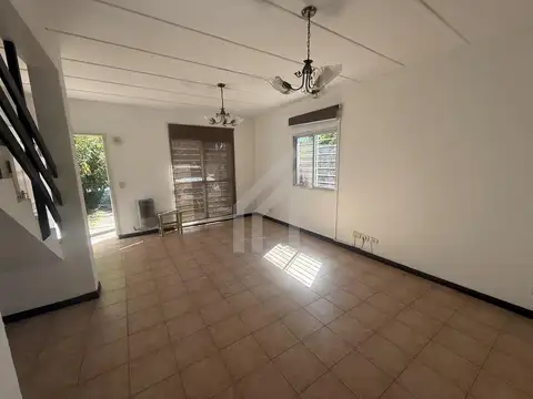 Casa en Alquiler con 1 cochera