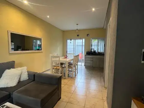 Depto Tipo Casa en Venta de 3 ambientes