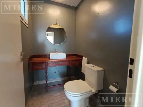 Casa en Alquiler con 1 cochera