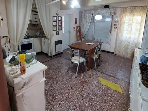 Casa 6 ambientes con 1 baño