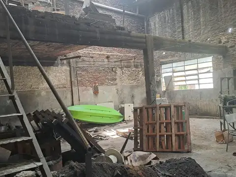 Galpon en Venta 43  mts Fondo