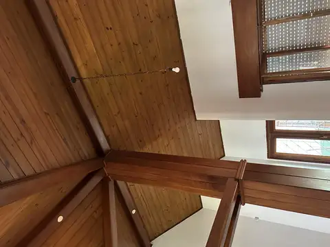 Casa 10 ambientes con 3 baños