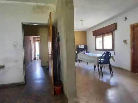 Casa 2 dorm . Cochera y asador B° Los Naranjos.