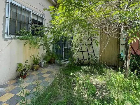 PH en  venta de 2 ambientes con patio - Wilde