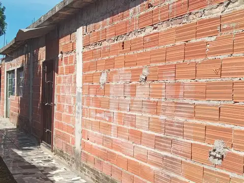 VENTA CASA Y LOCALES COMERCIALES CIUDAD EVITA