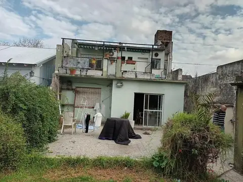 Casa 5 ambientes con 2 baños