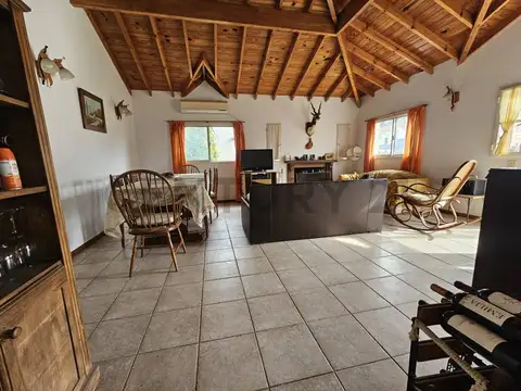 Casa en Venta con 3 cocheras