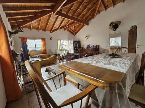Casa 4 ambientes con 2 baños