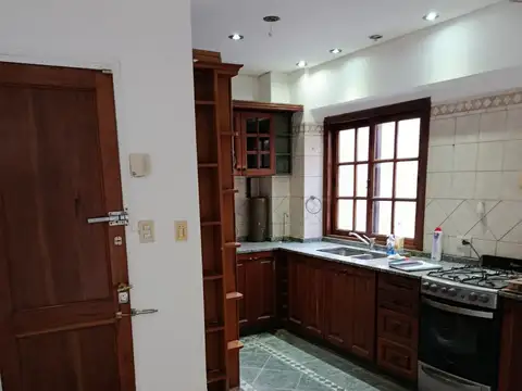 VENDE DEPARTAMENTO 4 AMB, DOS PATIOS Y BALCON AL FRENTE, SAN MARTIN A 50MTS GRAL PAZ.