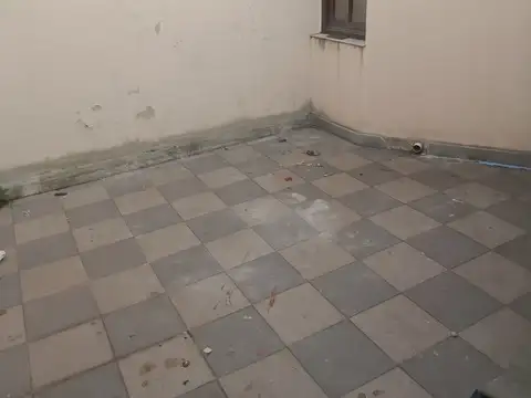 VENDE DEPARTAMENTO 4 AMB, DOS PATIOS Y BALCON AL FRENTE, SAN MARTIN A 50MTS GRAL PAZ.