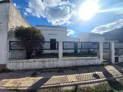 Casa 5 ambientes con 1 baño