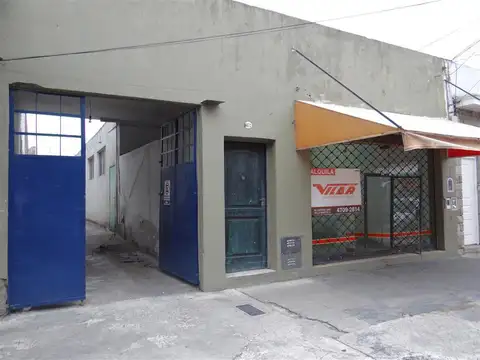 Local con playa de estacionamiento - Villa Martelli