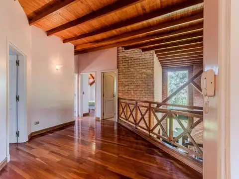 CASA 6 AMBIENTES VENTA EN 2 LOTES CON PISCINA