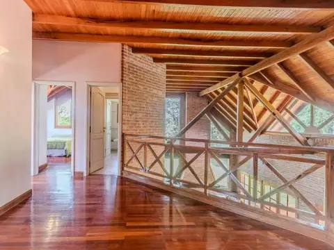 CASA 6 AMBIENTES VENTA EN 2 LOTES CON PISCINA