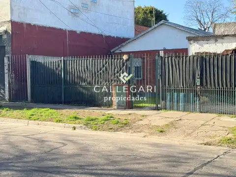 Casa 3 ambientes con Patio en venta - Berazategui