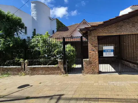 OPORTUNIDAD, SUPER UBICACION PARA REFACCIONAR