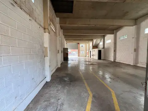 Excelente planta industrial en dos plantas -